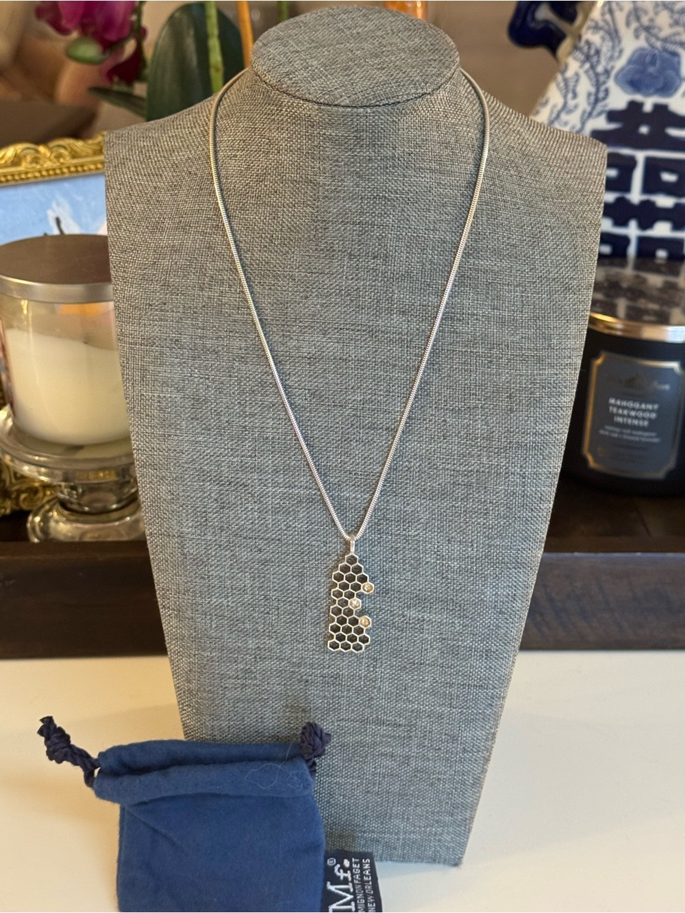 🩶💛 MIGNON FAGET STERLING SILVER BEE HIVE PENDAT AND CHAIN!💛💛